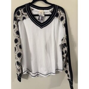 Artistic Works By Lu Women's Medium White With Black‎ Crochet Florals - NWT
